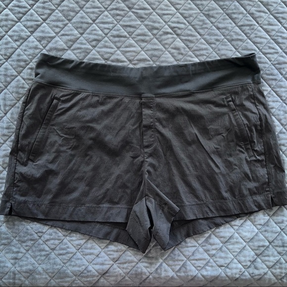 Athleta Shorts Women 24 Trekkie North Black Hiking Or Around Town Stretch L - Picture 2 of 13